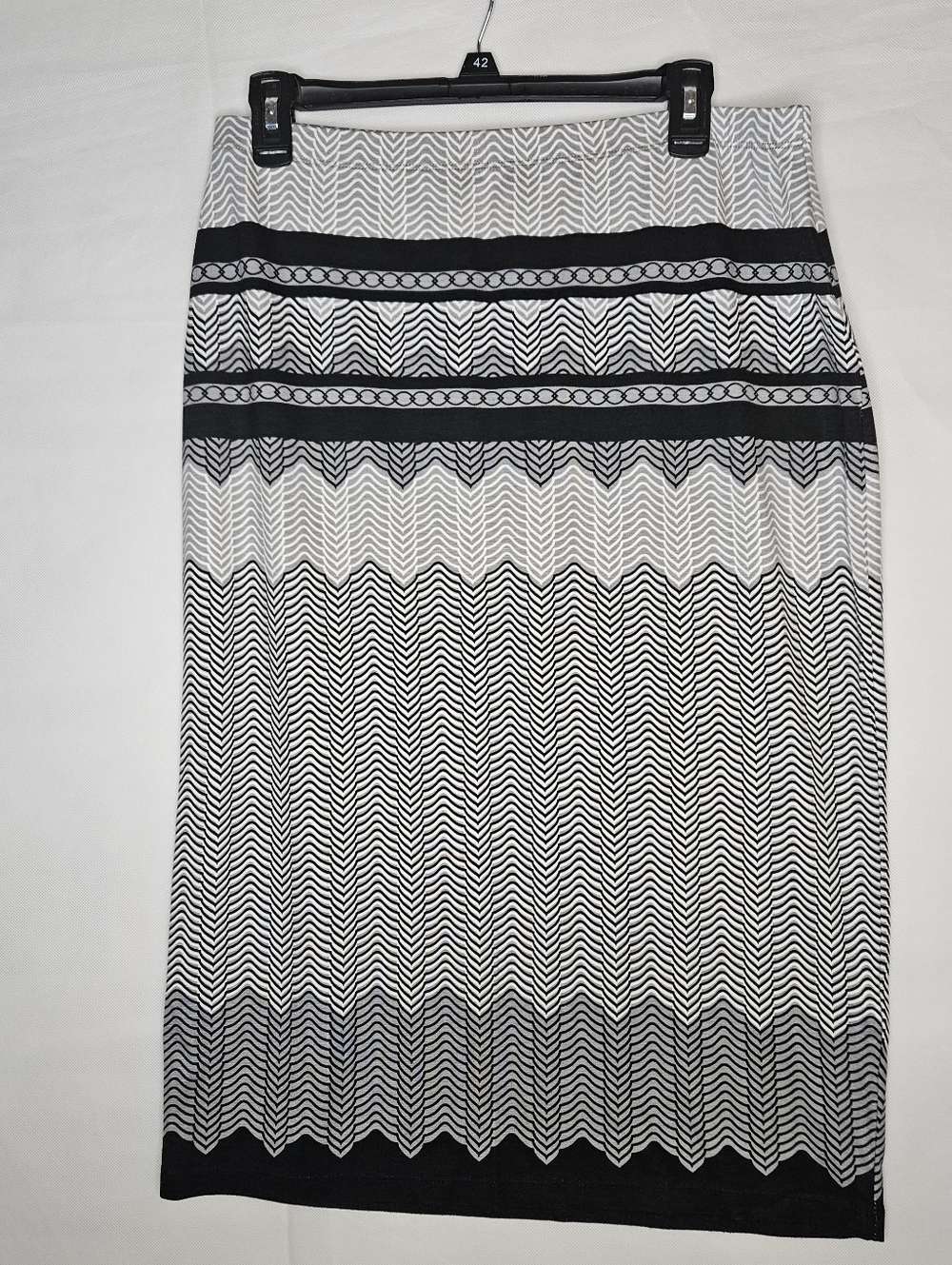 Max Studio Women's Midi Pull On Skirt Size L Pencil Straight Geometric Design